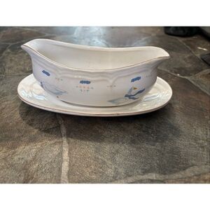 vintage Newcor Stoneware "Countryside" gravy boat and matching underplate featur